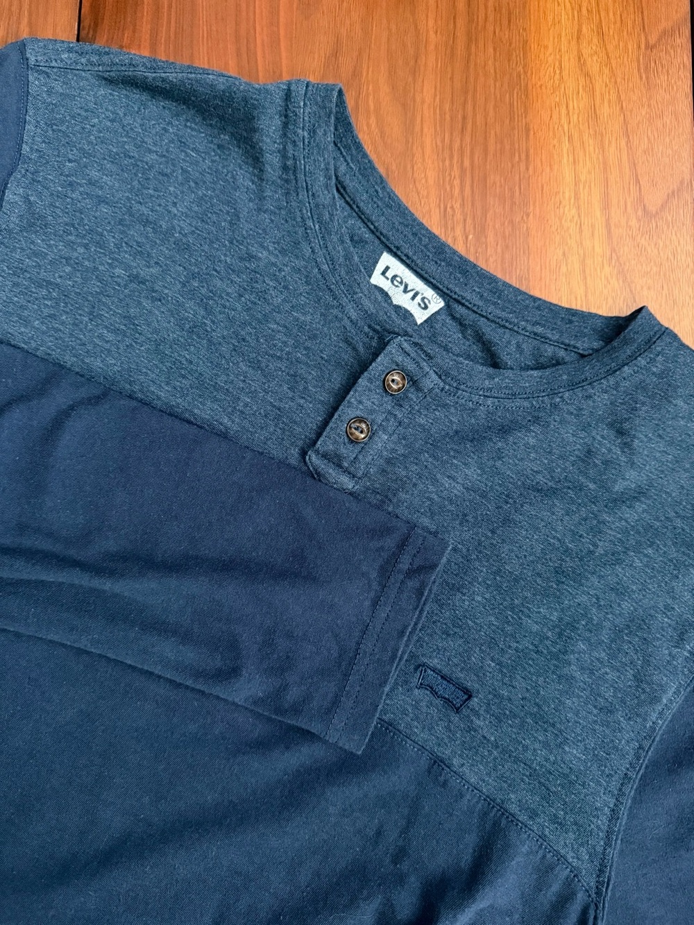 Levis Men's Navy two toned Henley Long Sleeve cotton poly Shirt medium